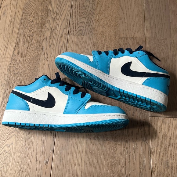 Shoes - Jordan 1 low unc (gs)
